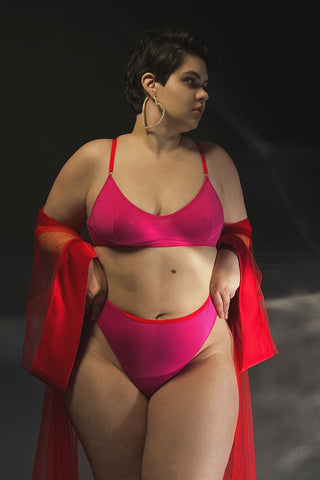 NANIKA FREYA комплект білизни фуксія – бра та трусики з легкою накидкою, жіночна plus size білизна, український бренд, комфорт та сучасний дизайн.