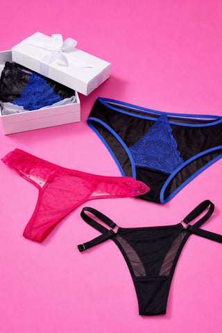 Secret Box NANIKA – набір жіночих трусиків (стрінги та сліпи з мережива і сітки) у подарунковій коробці на рожевому фоні